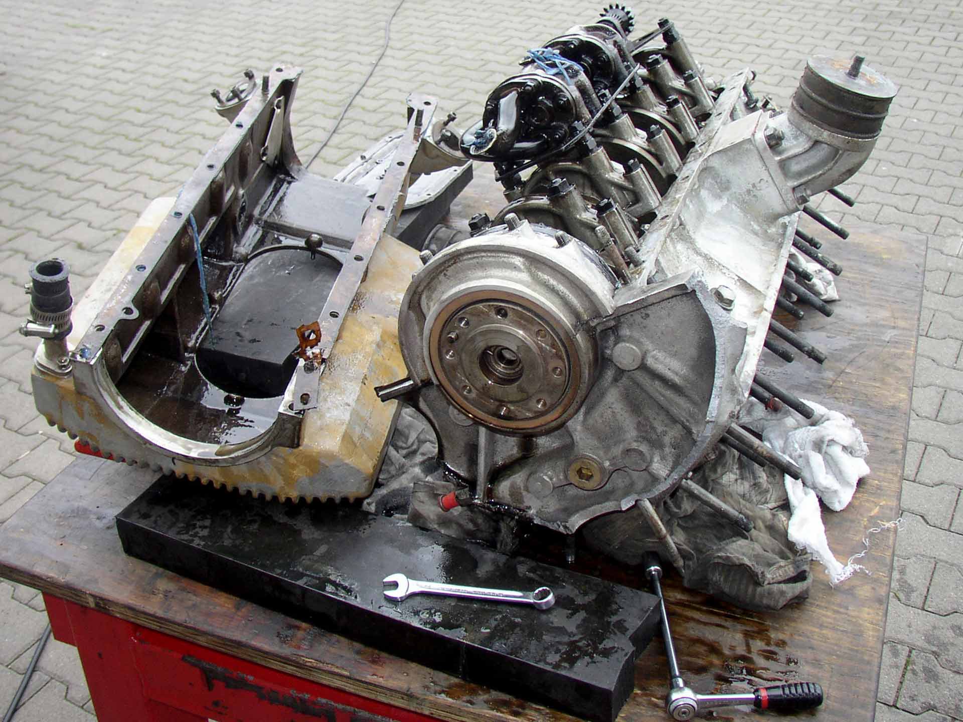 Ferrari 275 GTB - stark beschädigter Motorblock
