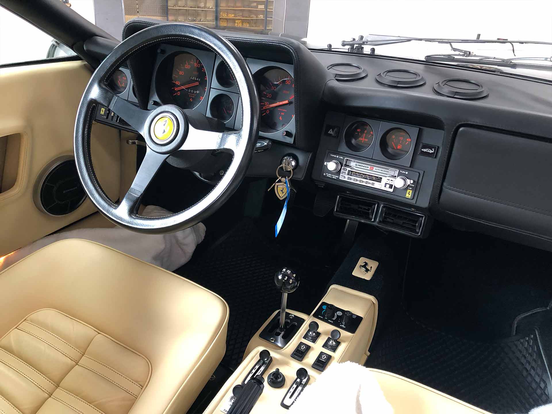 Ferrari 512BBi interior