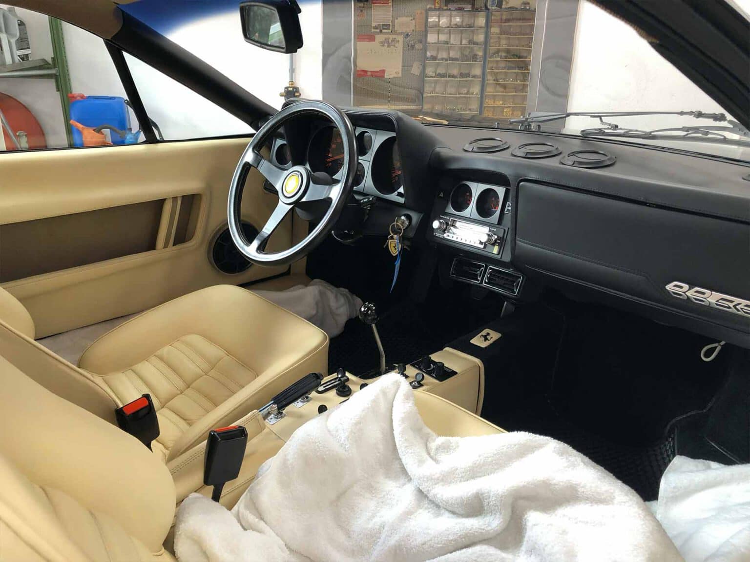 Ferrari 512BBi Innenraum