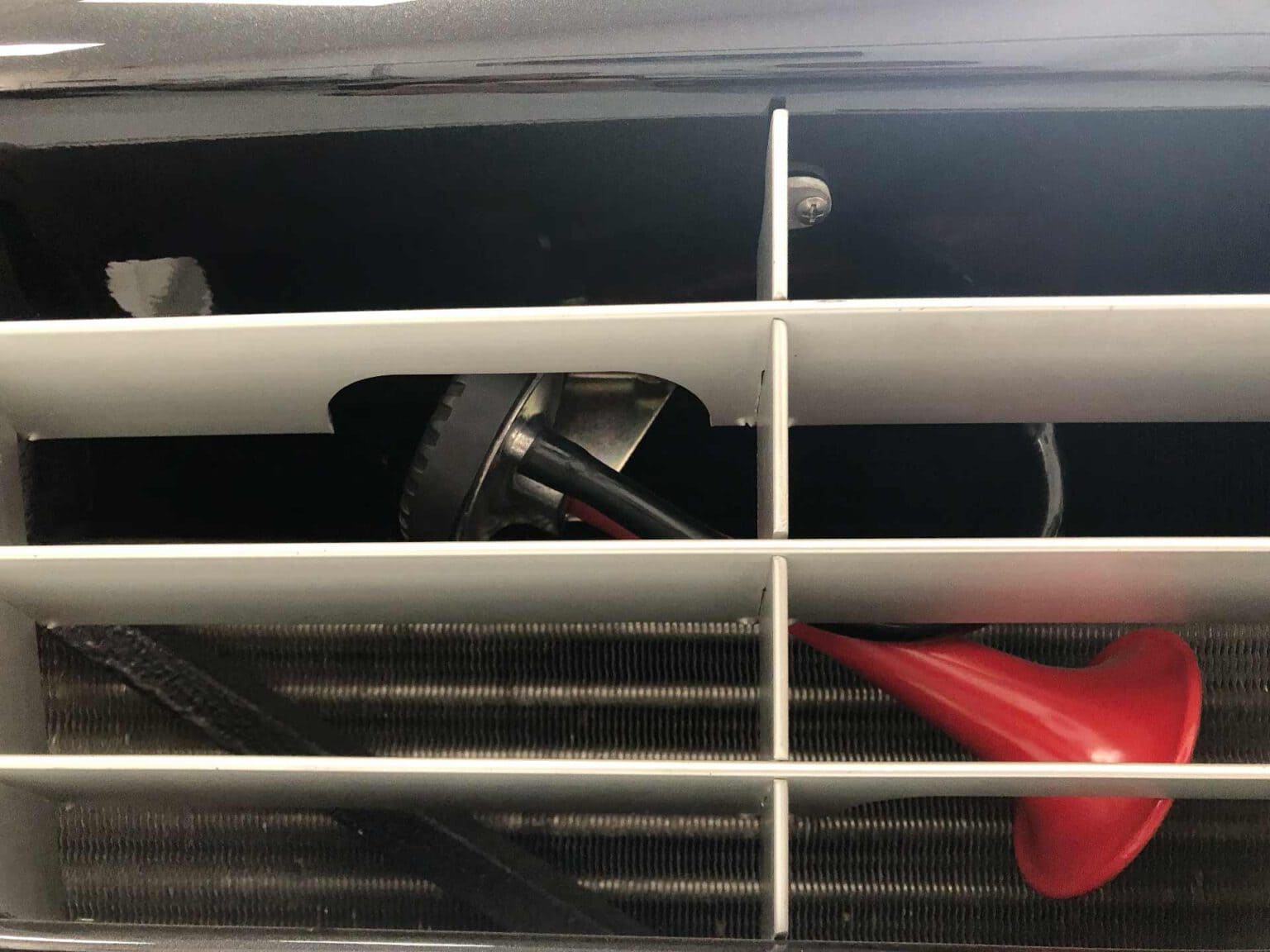 Ferrari 512BBi Detail mit Hupe