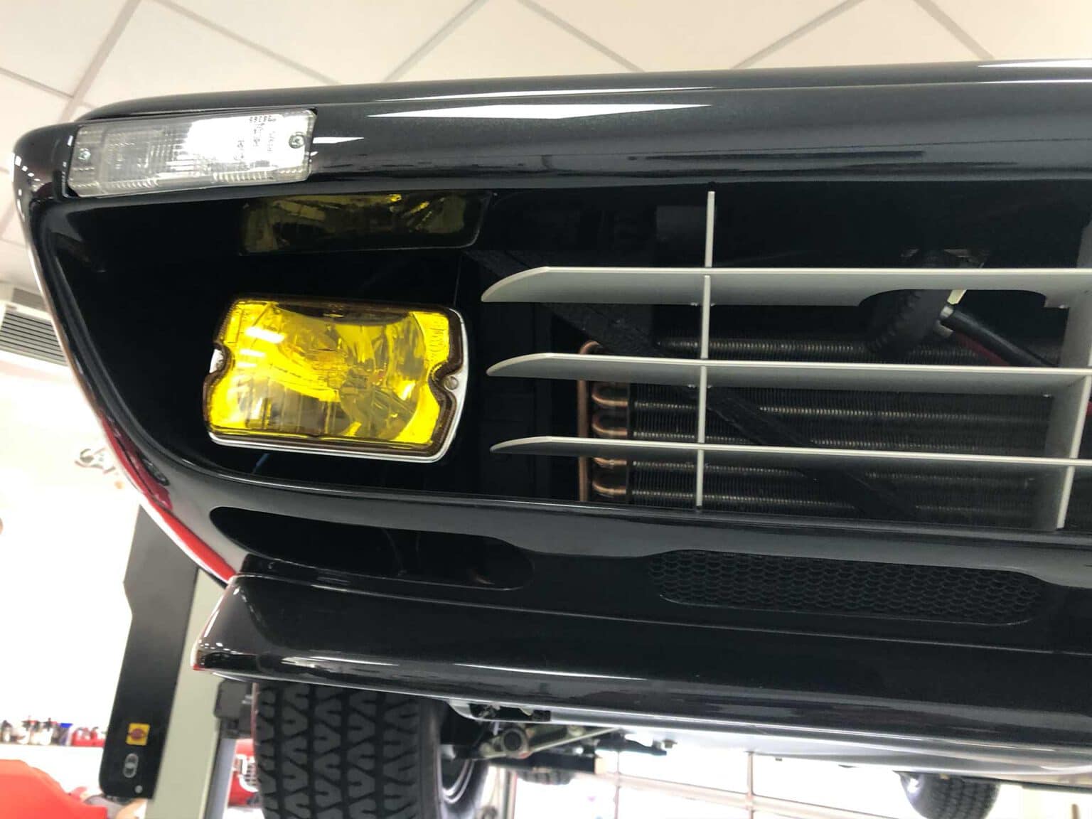 Ferrari 512BBi Detail mit Scheinwerfer