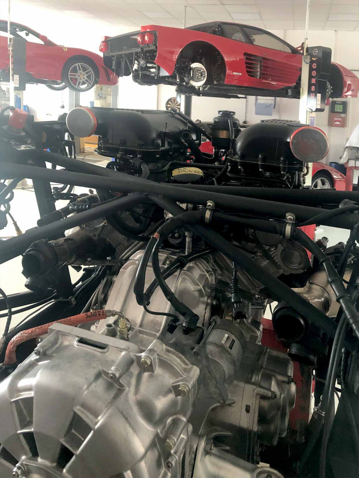 Ferrari F355 Service Motor Inspektion