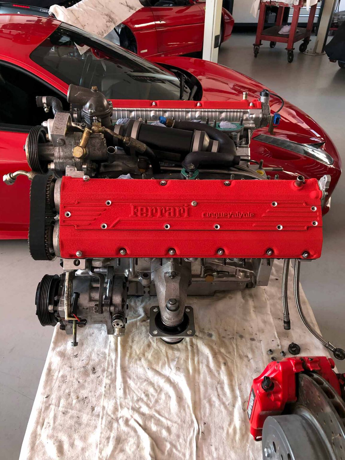 Ferrari F355 Service Motor Inspektion