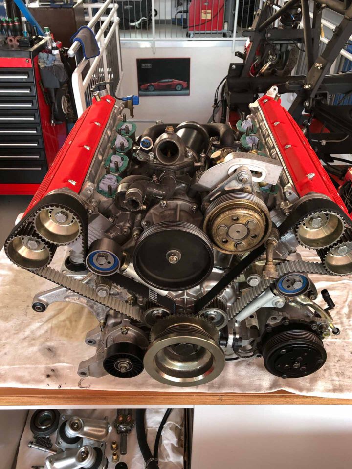 Ferrari F355 Service Motor Inspektion