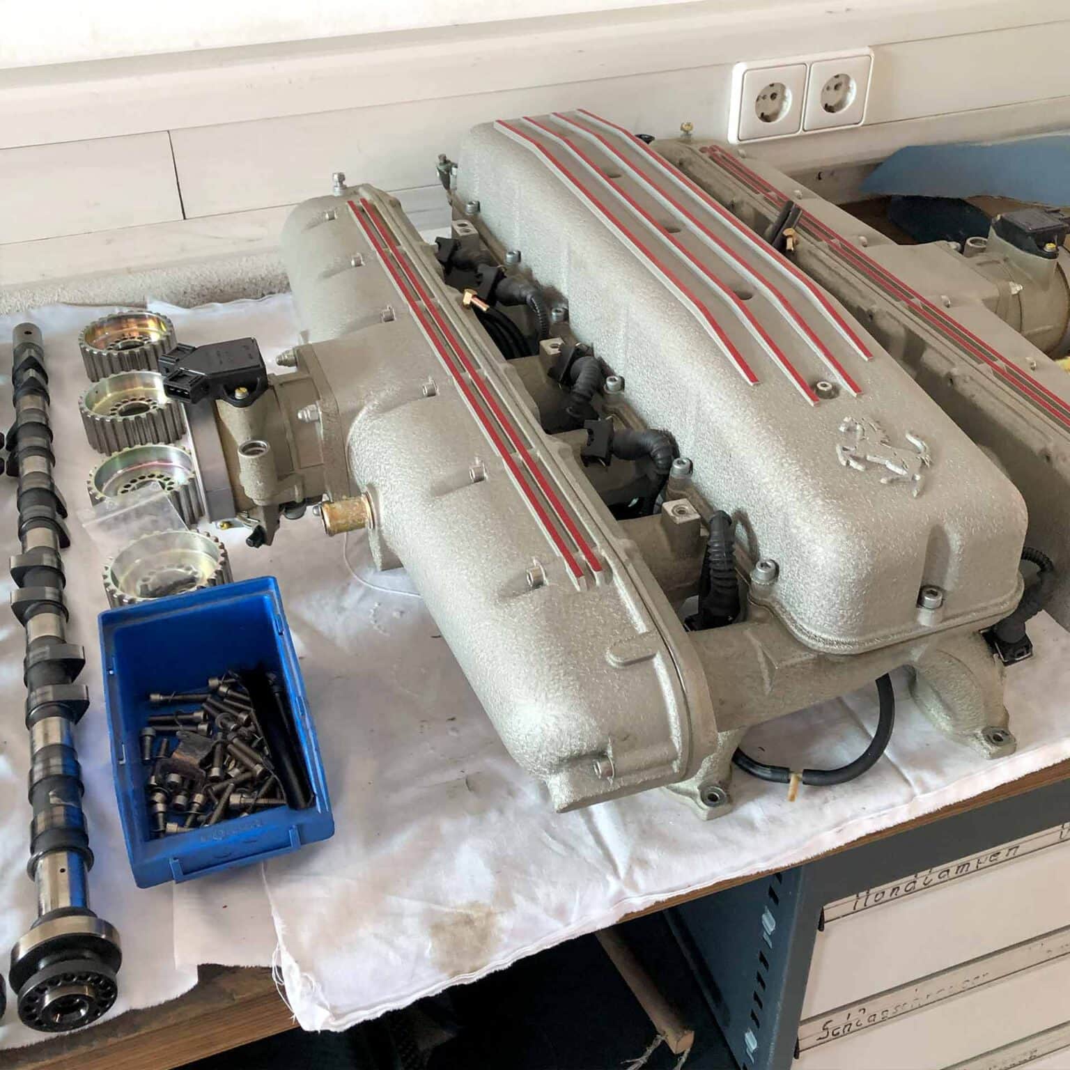 Ferrari F575 Motor Service 12 Zylinder