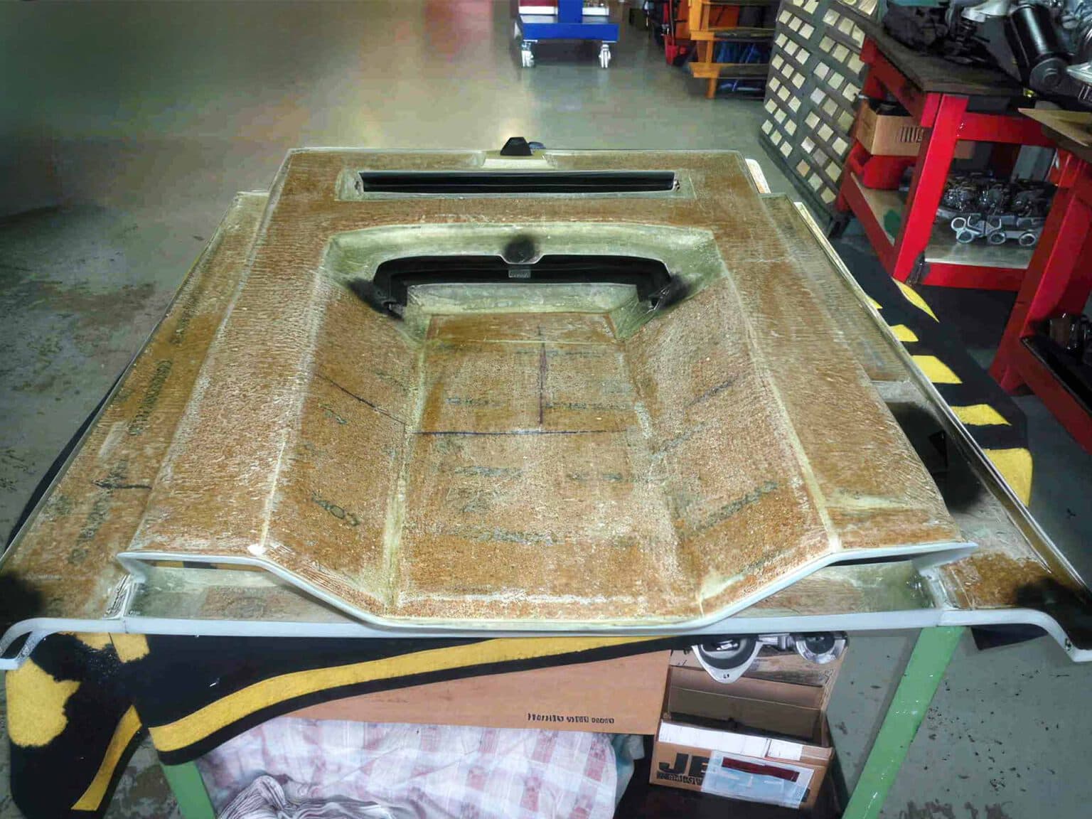 Lamborghini Countach Motorhaubenrekonstruktion / -nachbau