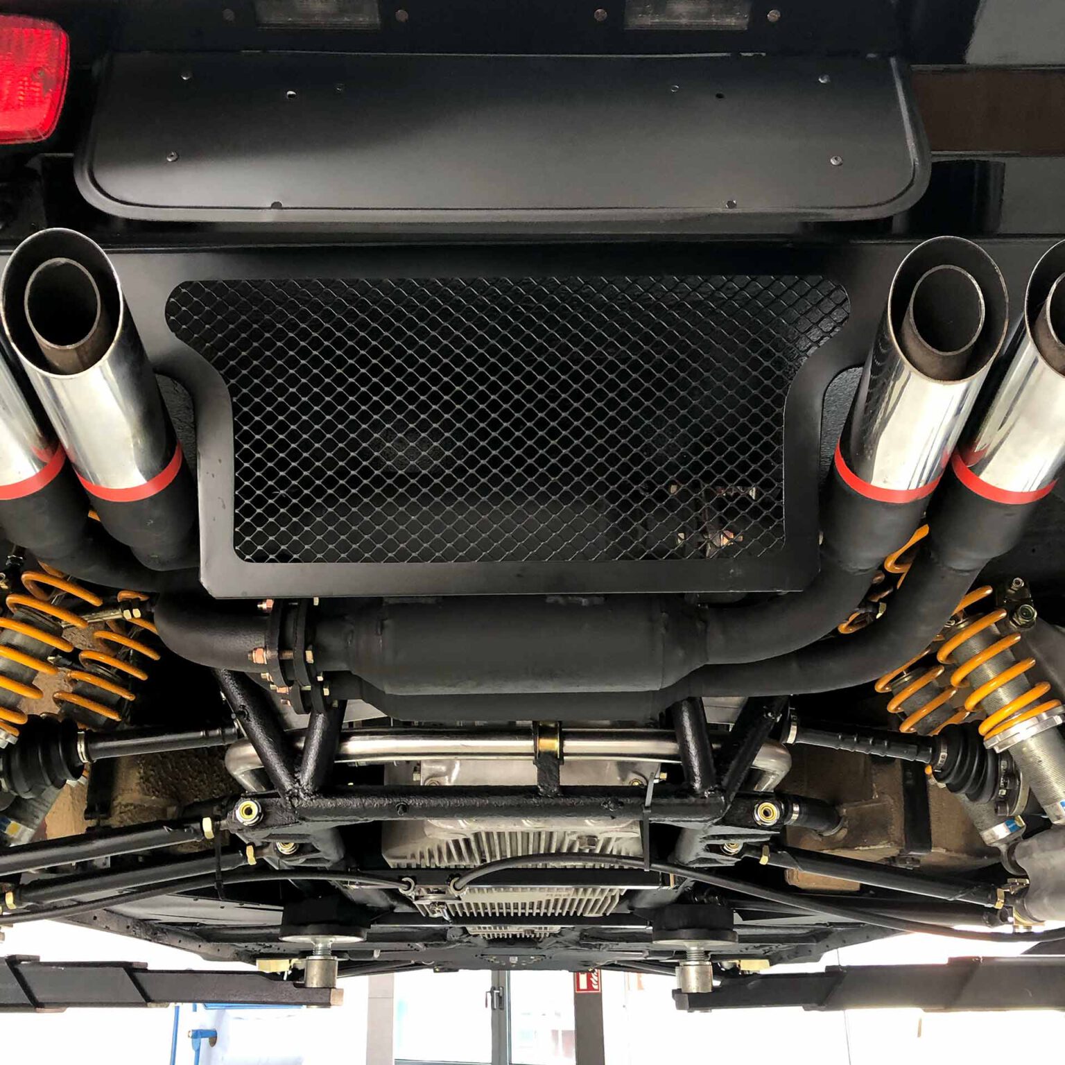 Lamborghini Countach Restauration Fahrwerk Getriebe Unterboden