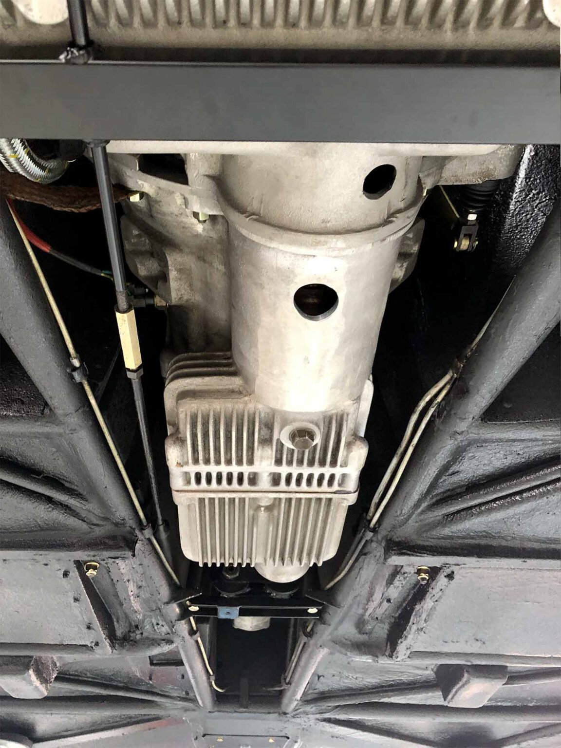 Lamborghini Countach Restauration Fahrwerk Getriebe Unterboden