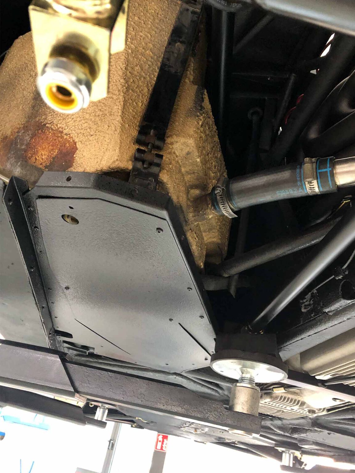 Lamborghini Countach Restauration Fahrwerk Getriebe Unterboden