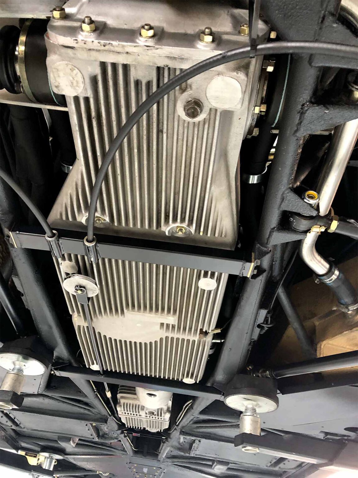 Lamborghini Countach Restauration Fahrwerk Getriebe Unterboden