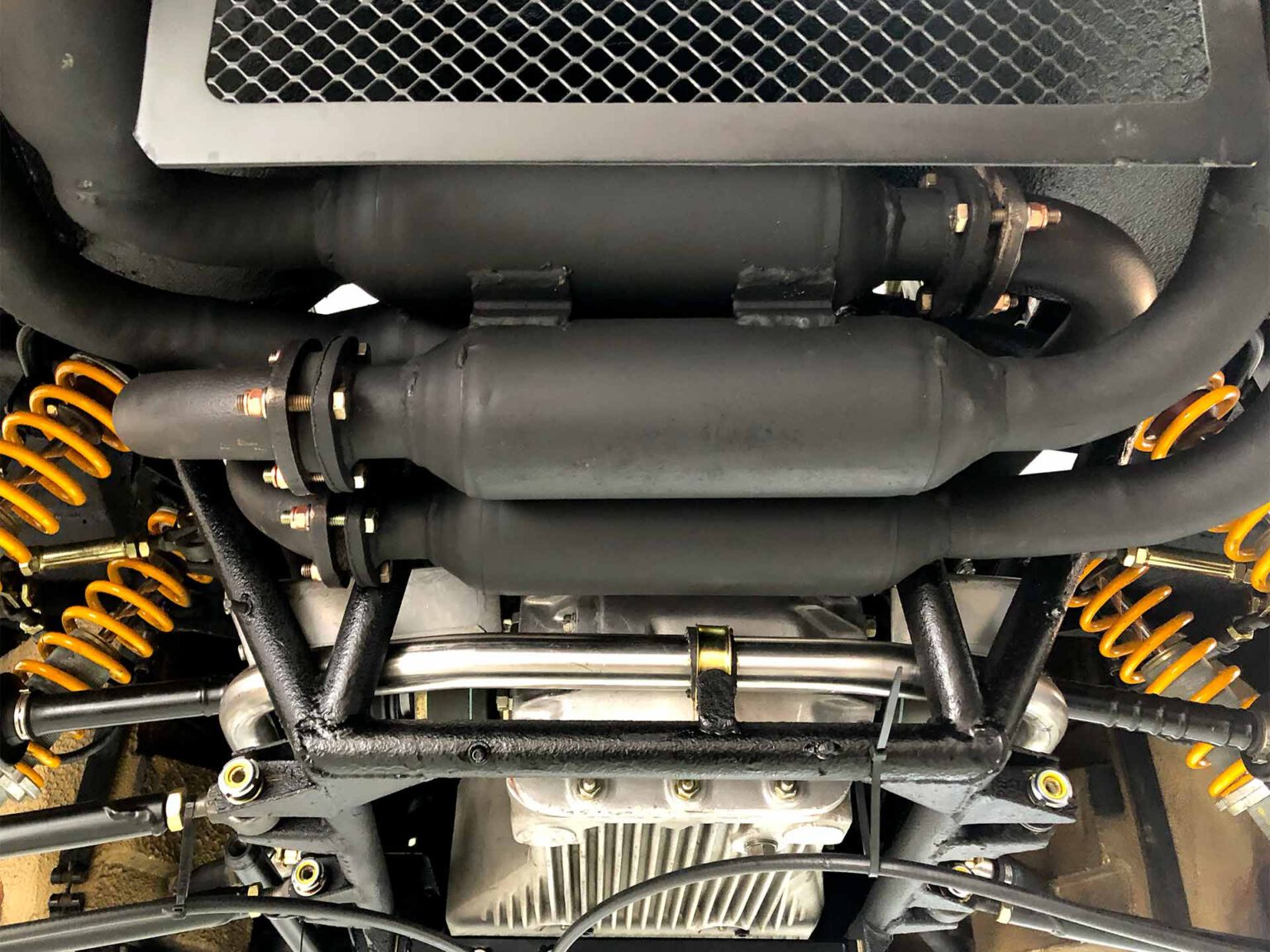Lamborghini Countach Restauration Fahrwerk Getriebe Unterboden