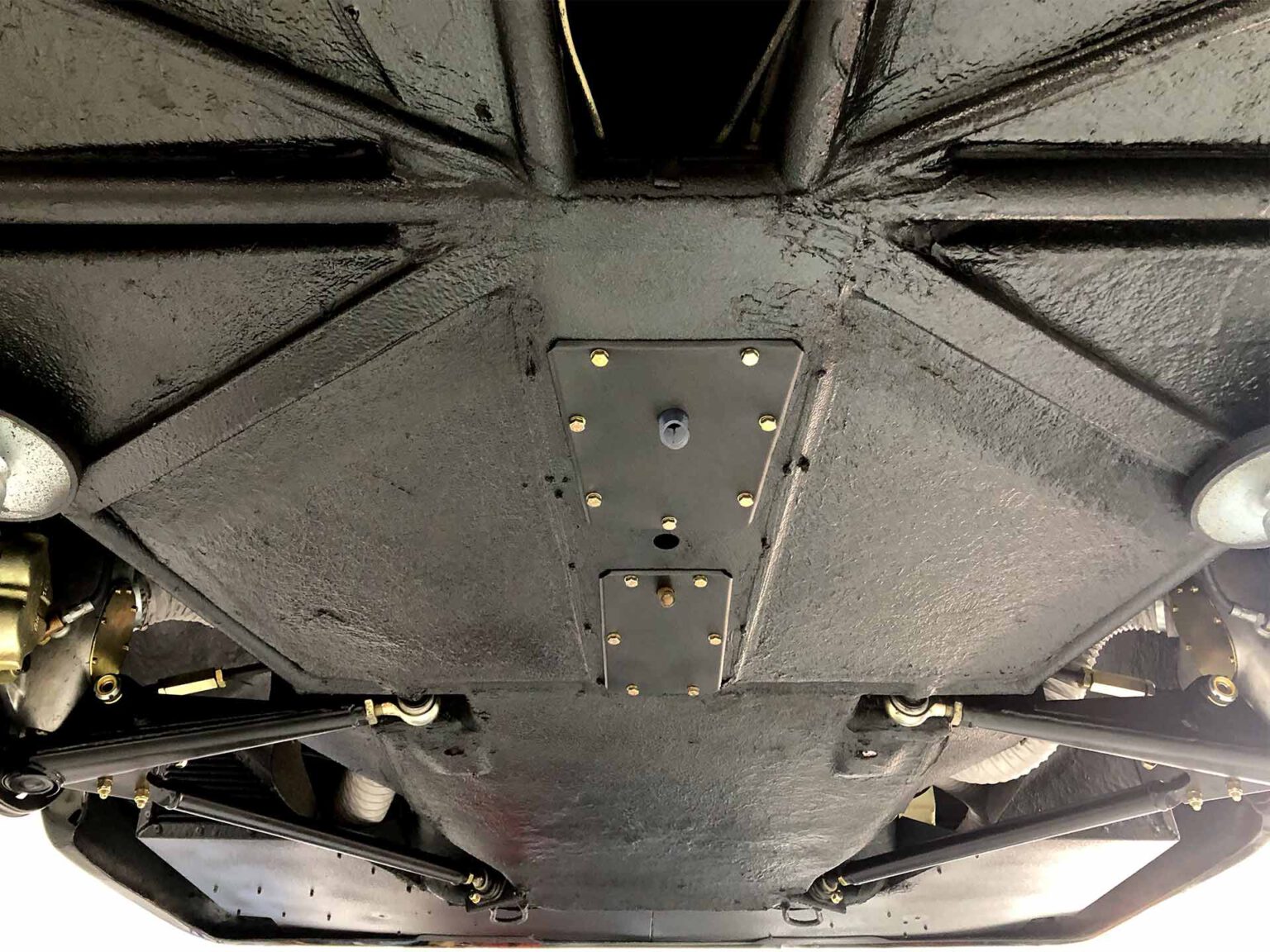 Lamborghini Countach Restauration Fahrwerk Getriebe Unterboden