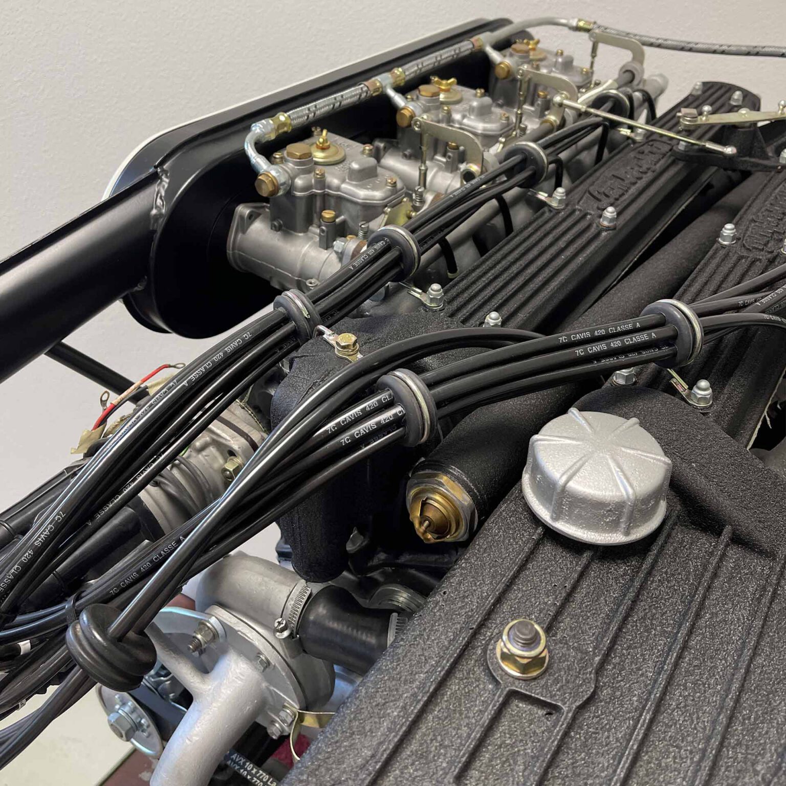 Detail eines Lamborghini Jarama Motors, generalüberholt von FEHR